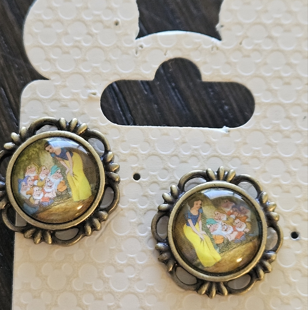 Disney snow white earrings - vintage